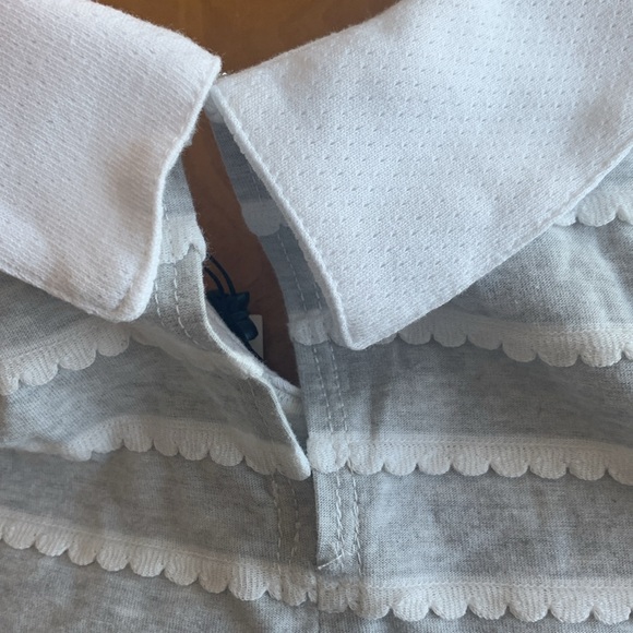 BCBG Grey Striped Collared Sleeveless Crop Top Size Medium - Picture 7 of 7